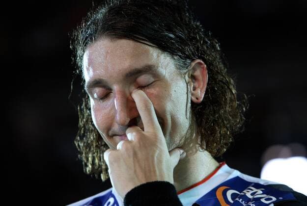 Stefan Kretzschmar (Magdeburg) am Rande seines Abschiedsspiels zu Tränen gerührt Handball 1. BL Herren Stefan Kretzschmars Abschiedsspiel 2007, Abschied, SC Magdeburg Gladiators, SCM Einzelbild Magdeburg Handball 1. BL Herren Stefan Kretzschmars Abschiedsspiel 2007, Abschied, SC Magdeburg Gladiators, SCM Einzelbild Magdeburg