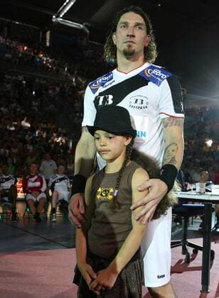 Stefan Kretzschmar (Magdeburg) mit Tochter Lucie Marie am Rande seines Abschiedsspiels Handball 1. BL Herren Stefan Kretzschmars Abschiedsspiel 2007, Abschied, SC Magdeburg Gladiators, SCM Gruppe Magdeburg Handball 1. BL Herren Stefan Kretzschmars Abschiedsspiel 2007, Abschied, SC Magdeburg Gladiators, SCM Gruppe Magdeburg