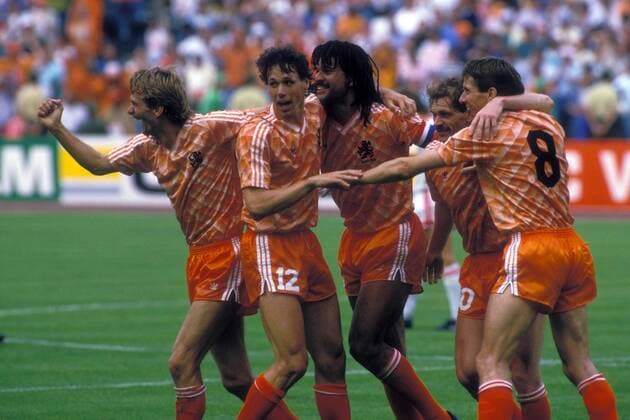Torjubel Niederlande, v.li.: Adrie van Tiggelen, Marco van Basten, Ruud Gullit, Jan Wouters und Arnold Mühren Fußball Länderspiel Herren EM 1988, Nationalmannschaft, Nationaltrikot, Finale, Endspiel Gruppe o0 Tor, Treffer München Freude, Begeisterung, Fußball Länderspiel Herren EM 1988, Nationalmannschaft, Nationaltrikot, Finale, Endspiel Gruppe o0 Tor, Treffer München Freude, Begeisterung,