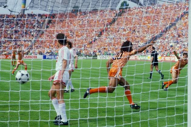 Fußball, EM Finale 1988 in München, Niederlande - Sowjetunion 2:0 Ruud Gullit (Niederlande, 2.v.re.) dreht jubelnd ab Fußball Länderspiel Herren EM 1988, Nationalmannschaft, Nationaltrikot, Finale, Endspiel, Niederlande - Sowjetunion 2:0, SU Gruppe München Begeisterung, Freude, Fußball Länderspiel Herren EM 1988, Nationalmannschaft, Nationaltrikot, Finale, Endspiel, Niederlande - Sowjetunion 2:0, SU Gruppe München Begeisterung, Freude,