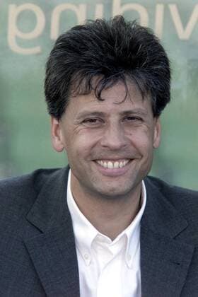 Trainer Lucien Favre (Genf) hat gut Lachen Fußball Herren Nationalliga A 2000 2001, 1. Schweizer Liga, Division, NLA, Servette Genf, Geneve Porträt Aufnahmedatum geschätzt Genf Freude, Fußball Herren Nationalliga A 2000 2001, 1. Schweizer Liga, Division, NLA, Servette Genf, Geneve Porträt Aufnahmedatum geschätzt Genf Freude,