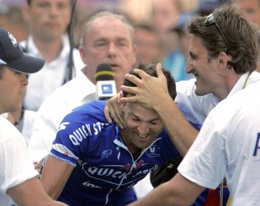 Cedric Vasseur (Frankreich Quick Step Innergetic, Mitte) gewinnt die 10. Etappe der Tour de France 2007 Radsport Herren Tour de France 2007, ProTour, Straßenradsport, Straße, Rad Gruppe 10. Etappe: Tallard - Marseille Freude, Radsport Herren Tour de France 2007, ProTour, Straßenradsport, Straße, Rad Gruppe 10. Etappe: Tallard - Marseille Freude,
