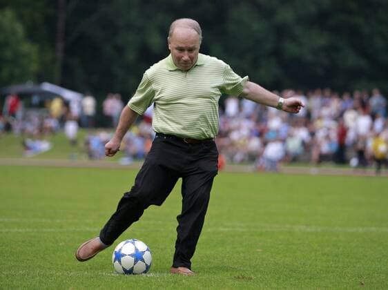 Vizepräsident Karsten Wettberg (1860) am Ball Fußball 2. BL Herren Saison 2007 2008 Test Testspiel Vorbereitung Saisonvorbereitung TSV 1860 München Einzelbild Bad Reichenhall Dynamik, Fußball 2. BL Herren Saison 2007 2008 Test Testspiel Vorbereitung Saisonvorbereitung TSV 1860 München Einzelbild Bad Reichenhall Dynamik,