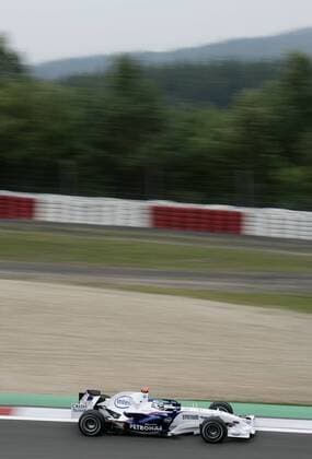 Robert Kubica (Polen BMW Sauber) in seinem Boliden Motorsport Grand Prix Herren Großer Preis von Europa 2007, Formel 1 Weltmeisterschaft, F1, F, GP, WM Einzelbild Nürburgring Nürburg Dynamik, Motorsport Grand Prix Herren Großer Preis von Europa 2007, Formel 1 Weltmeisterschaft, F1, F, GP, WM Einzelbild Nürburgring Nürburg Dynamik,
