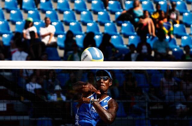 Leonel Munder (Kuba) -  Beachvolleyball Herren PanAmerican Games 2007 Pan American Panamerikanische Spiele America Am Amerika, Beach, Einzelbild Rio de Janeiro Dynamik, Beachvolleyball Herren PanAmerican Games 2007 Pan American Panamerikanische Spiele America Am Amerika, Beach, Einzelbild Rio de Janeiro Dynamik,