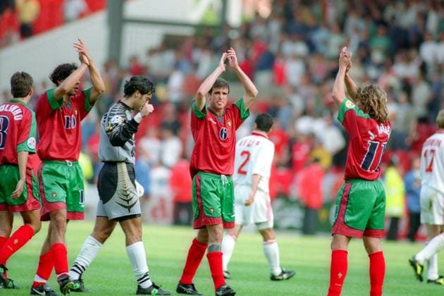 Schlußjubel Portugal v.li.: Rui Costa (2.v.li.), Torwart Vitor Baia, Jose Fernando Tavares und Jorge Cadete Fußball Länderspiel Herren EM 1996, Nationalmannschaft, Nationaltrikot, Gruppe 4, Vneg Gruppe Nottingham Freude, Fußball Länderspiel Herren EM 1996, Nationalmannschaft, Nationaltrikot, Gruppe 4, Vneg Gruppe Nottingham Freude,