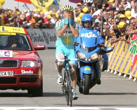 Alexandre Vinokourov (Kasachstan Astana) gewinnt die 15. Etappe der Tour de France 2007 von Foix nach Loudenvielle le Louron Radsport Herren Tour de France 2007, ProTour, Straßenradsport, Straße, Rad Einzelbild 15. Etappe: Foix - Loudenvielle le Louron Freude, Radsport Herren Tour de France 2007, ProTour, Straßenradsport, Straße, Rad Einzelbild 15. Etappe: Foix - Loudenvielle le Louron Freude,