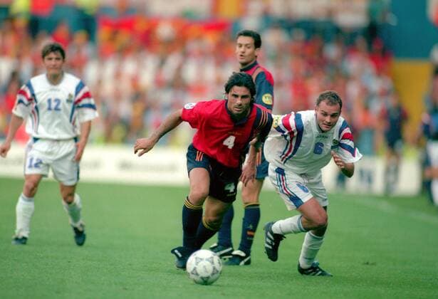 Alkorta (Spanien, li.) gegen Vincent Guerin (Frankreich) Fußball Länderspiel Herren EM 1996 Nationalmannschaft, Nationaltrikot, Gruppe 2 Frankreich - Spanien 1:1 Vneg Gruppe Leeds Dynamik, Fußball Länderspiel Herren EM 1996 Nationalmannschaft, Nationaltrikot, Gruppe 2 Frankreich - Spanien 1:1 Vneg Gruppe Leeds Dynamik,