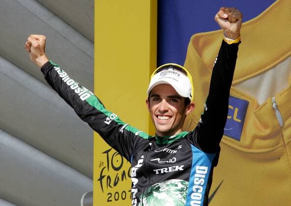Alberto Contador (Spanien Discovery Channel) jubelt Radsport Herren Tour de France 2007, ProTour, Straßenradsport, Straße, Rad, Zeitfahren, Einzelzeitfahren Einzelbild 19. Etappe: Cognac - Angouleme Freude, Radsport Herren Tour de France 2007, ProTour, Straßenradsport, Straße, Rad, Zeitfahren, Einzelzeitfahren Einzelbild 19. Etappe: Cognac - Angouleme Freude,