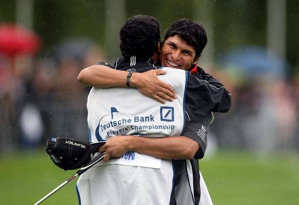 Andres Romero (Argentinien, re.) gewinnt die Deutsche Bank Players Championship of Europe 2007 und umarmt freudestrahlend seinen Caddie Golf Herren Deutsche Bank Players Championship of Europe 2007, Player s, European PGA Tour Gruppe Gut Kaden Hamburg Alveslohe Freude, Kameradschaft, Golf Herren Deutsche Bank Players Championship of Europe 2007, Player s, European PGA Tour Gruppe Gut Kaden Hamburg Alveslohe Freude, Kameradschaft,