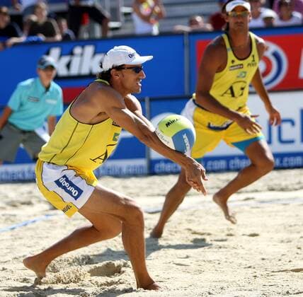 Emanuel Rego (Brasilien) am Ball Beachvolleyball Herren Beach World Tour 2007 Grand Slam, WorldTour Einzelbild Klagenfurt Dynamik, Beachvolleyball Herren Beach World Tour 2007 Grand Slam, WorldTour Einzelbild Klagenfurt Dynamik,