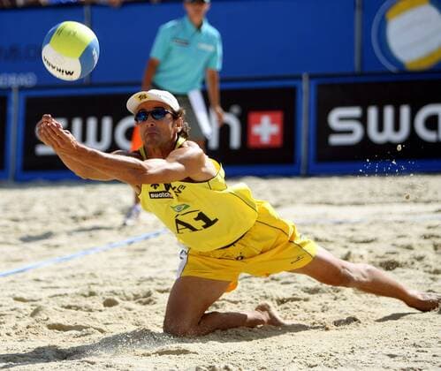 Emanuel Rego (Brasilien) am Ball Beachvolleyball Herren Beach World Tour 2007 Grand Slam, WorldTour Einzelbild Klagenfurt Dynamik, Beachvolleyball Herren Beach World Tour 2007 Grand Slam, WorldTour Einzelbild Klagenfurt Dynamik,