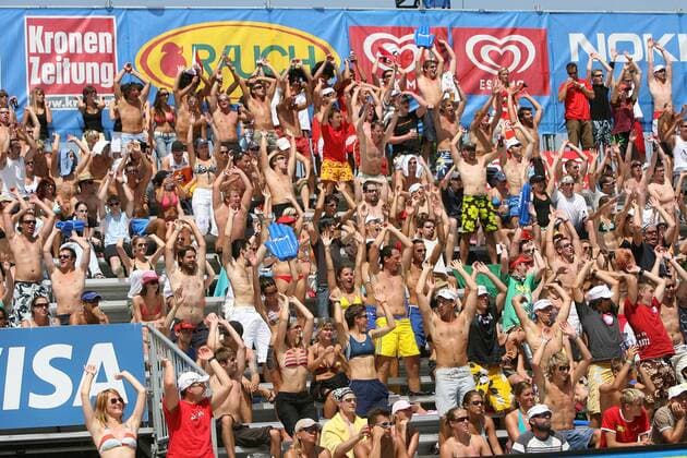 Begeisterte Beachvolleyballfans zur Beach World Tour Klagenfurt 2007 Beachvolleyball Damen Beach World Tour 2007, Grand Slam, WorldTour Totale Klagenfurt Freude, Begeisterung, Beachvolleyball Damen Beach World Tour 2007, Grand Slam, WorldTour Totale Klagenfurt Freude, Begeisterung,
