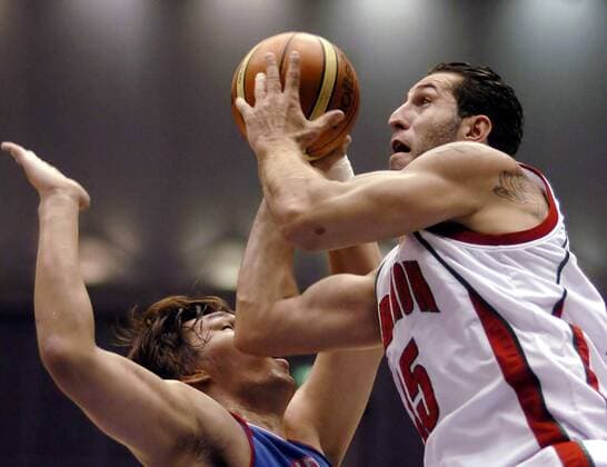 Fadi El Khatib (Libanon, re.) im Duell - Basketball Länderspiel Herren Asienmeisterschaft 2007, Asian Cup, Asia, Asiacup, Asiencup, Asien, Nationalteam, Nationaltrikot, Gruppe Libanon - Korea 76:74 Tokushima Dynamik, Basketball Länderspiel Herren Asienmeisterschaft 2007, Asian Cup, Asia, Asiacup, Asiencup, Asien, Nationalteam, Nationaltrikot, Gruppe Libanon - Korea 76:74 Tokushima Dynamik,