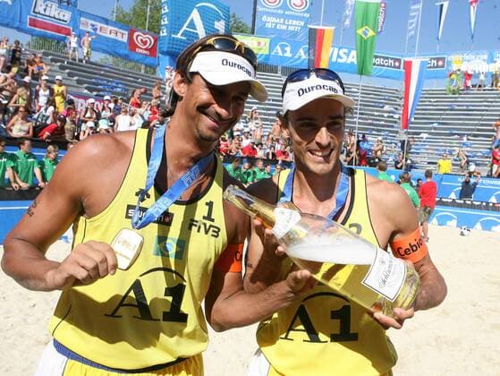 Ricardo Alex Costa Santos (li.) und Emanuel Rego (beide Brasilien) jubeln über den Sieg beim Grand Slam in Klagenfurt 2007 Beachvolleyball Herren Beach World Tour 2007, Grand Slam, Worldtour Gruppe Klagenfurt Freude, Beachvolleyball Herren Beach World Tour 2007, Grand Slam, Worldtour Gruppe Klagenfurt Freude,