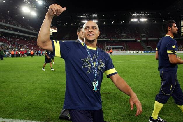 Roberto Carlos (Fenerbahce Istanbul) nach dem Gewinn des Supercups auf der Ehrenrunde Fußball Herren Süper Kupa 2007 2008, Türkischer Supercup Super Cup, Fenerbahce Istanbul, Vdig Einzelbild Köln Freude, Fußball Herren Süper Kupa 2007 2008, Türkischer Supercup Super Cup, Fenerbahce Istanbul, Vdig Einzelbild Köln Freude,
