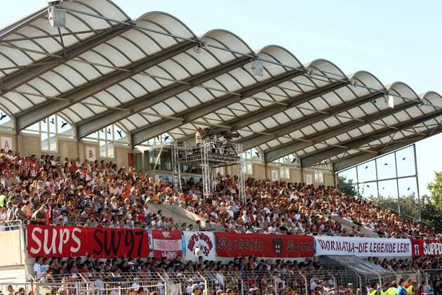 Fußball, Stadiongeschichte Wormatia Worms Ausverkaufte Tribüne im Wormatia Stadion anlässlich des DFB Pokalspiels vom VfR Wormatia Worms Fußball Herren DFB Pokal 2007 2008, Pokalspiel, VfR Wormatia Worms 08, Oberliga Südwest Totale Worms Fußball Herren DFB Pokal 2007 2008, Pokalspiel, VfR Wormatia Worms 08, Oberliga Südwest Totale Worms