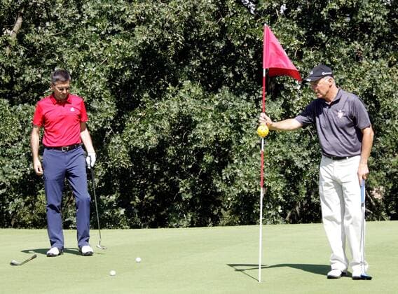 Franz Beckenbauer (re.) und Herbert Hainer (Vorstandsvorsitzender Adidas Salomon AG, beide Deutschland) während des Adidas Golfturnieres 2007 in Herzogenaurach Golf Herren Adidas Golfturnier 2007, Prominentengolf Gruppe Herzogenaurach Golf Herren Adidas Golfturnier 2007, Prominentengolf Gruppe Herzogenaurach