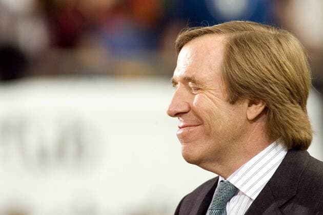 Günther Netzer (Deutschland) träumt was Süßes Fußball Länderspiel Herren EM Qualifikation 2007 Porträt Hamburg Fußball Länderspiel Herren EM Qualifikation 2007 Porträt Hamburg