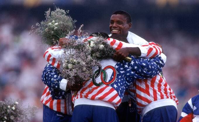 Carl Lewis (USA) - 4x400m Staffellauf Olympiasieger 1992 Leichtathletik OS Sommer Herren Olympische Sommerspiele 1992, 4x400m, 4 x 400 m, 400m, Meter, Staffel, Staffellauf, Gruppe o0 Spiele Barcelona Freude, Leichtathletik OS Sommer Herren Olympische Sommerspiele 1992, 4x400m, 4 x 400 m, 400m, Meter, Staffel, Staffellauf, Gruppe o0 Spiele Barcelona Freude,