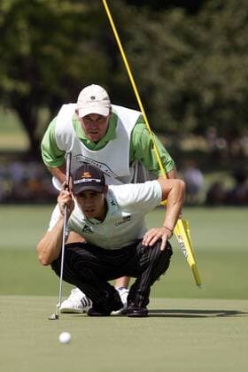 Camilo Villegas (Kolumbien) taxiert mit Caddie Gary Matthews die Putlinie - (Icon5151659) Golf Herren 89. PGA Championship 2007, Tour, Vdig Gruppe Southern Hills Country Club Tulsa Golf Herren 89. PGA Championship 2007, Tour, Vdig Gruppe Southern Hills Country Club Tulsa EDITORIAL USE ONLY