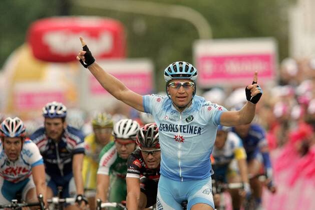 Robert Förster (Deutschland Gerolsteiner, re.) gewinnt die 1. Etappe der Deutschland Tour 2007 Radsport Herren Deutschland Tour 2007, Deutschlandtour, ProTour, Straßenradsport, Straße, Rad, Gruppe 1. Etappe Saarbrücken - Saarbrücken Freude, Radsport Herren Deutschland Tour 2007, Deutschlandtour, ProTour, Straßenradsport, Straße, Rad, Gruppe 1. Etappe Saarbrücken - Saarbrücken Freude,