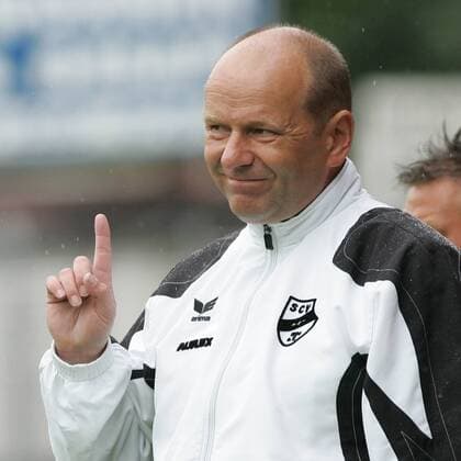 Trainer Mario Ermisch (Verl) gibt Anweisungen Fußball Herren Regionalliga Nord 2007 2008, 3. Liga, SC Verl Einzelbild Cottbus Fußball Herren Regionalliga Nord 2007 2008, 3. Liga, SC Verl Einzelbild Cottbus