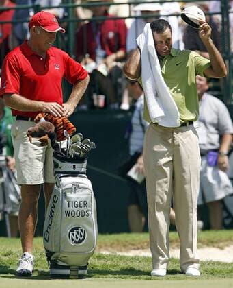 Eldrick Tiger Woods (USA, re.) neben seinem Caddie Steve Williams (Neuseeland) -  (tul2007081118) Golf Herren 89. PGA Championship 2007, Tour Gruppe Southern Hills Country Club Tulsa Golf Herren 89. PGA Championship 2007, Tour Gruppe Southern Hills Country Club Tulsa