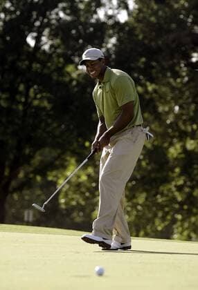 Eldrick Tiger Woods (USA) verpasst knapp einen neuen Rundenrekord mit 63 Schlägen bei einem Major Turnier (Serie 1 3) - (Icon3691157) Golf Herren 89. PGA Championship 2007, Tour Einzelbild Southern Hills Country Club Tulsa Golf Herren 89. PGA Championship 2007, Tour Einzelbild Southern Hills Country Club Tulsa EDITORIAL USE ONLY