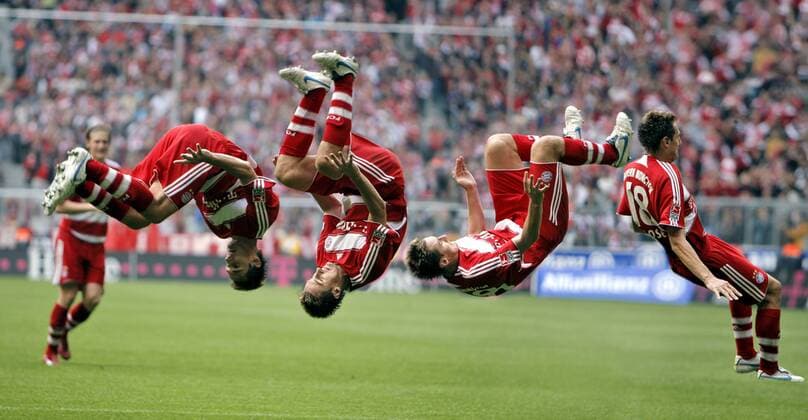 Fotomontage des Saltos von Miroslav Klose (Bayern) Fußball 1. BL Herren Saison 2007 2008, FC Bayern München Einzelbild München Freude, Begeisterung, Fußball 1. BL Herren Saison 2007 2008, FC Bayern München Einzelbild München Freude, Begeisterung,