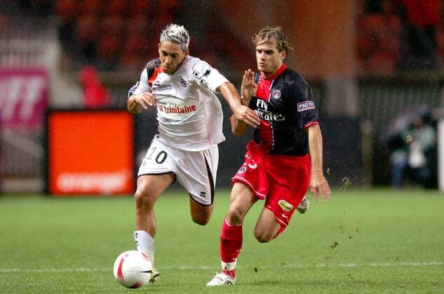 Nicolas Marin (Lorient, li.) gegen Jerome Rothen (Paris St. Germain) - (pan21690) Fußball Herren Ligue 1 2007 2008, 1. Französische Liga, FC Paris Saint Germain - FC Lorient 1:3, PSG Gruppe Paris Dynamik, Kampf, Fußball Herren Ligue 1 2007 2008, 1. Französische Liga, FC Paris Saint Germain - FC Lorient 1:3, PSG Gruppe Paris Dynamik, Kampf,