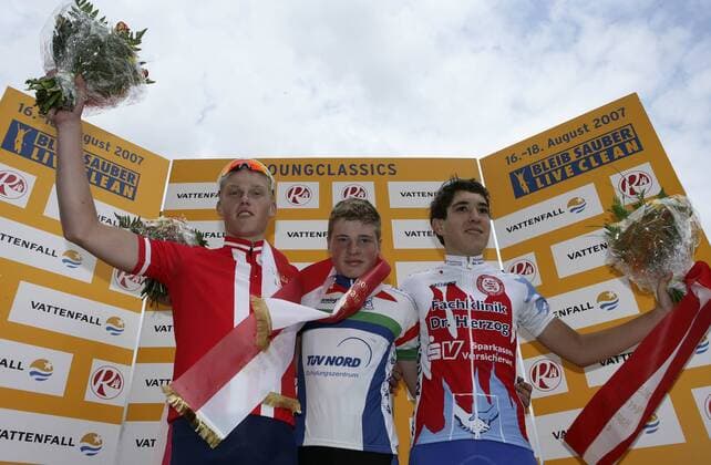 Siegerehrung Vattenfall Youngclassics 2007, v.li.: Adrian Udesen (Dänemark), Sieger Daniel Klenne (Deutschland Team Ostwestfalen Lippe) und Janwillem van der Sande (Deutschland Hessen) Radsport Herren Vattenfall Youngclassics 2007, Cyclassics, Straßenradsport, Straße, Rad, U17, U 17, Junioren, Gruppe Hamburg Freude, Radsport Herren Vattenfall Youngclassics 2007, Cyclassics, Straßenradsport, Straße, Rad, U17, U 17, Junioren, Gruppe Hamburg Freude,