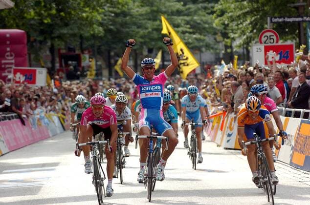 Alessandro Ballan (Italien Lampre Fondital, Mitte) gewinnt die Vattenfall Cyclassics 2007 vor Oscar Freire (Spanien Rabobank, re.) und Gerald Ciolek (Deutschland T Mobile) -  Radsport Herren Vattenfall Cyclassics 2007, Straßenradsport, Straße, Rad, ProTour Gruppe Hamburg Freude, Begeisterung, Radsport Herren Vattenfall Cyclassics 2007, Straßenradsport, Straße, Rad, ProTour Gruppe Hamburg Freude, Begeisterung,