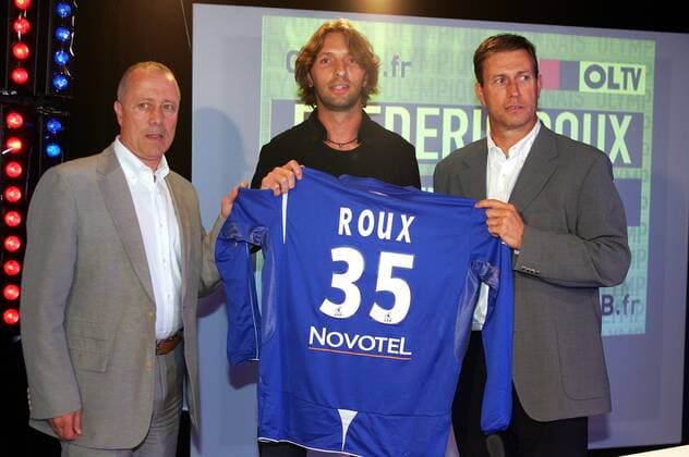 Neuzugang Frederic Roux wird vom Sportlichen Berater Bernard Lacombe (li.) und Trainer Alain Perrin (alle Lyon) vorgestellt -  (pan21774) Fußball Herren Ligue 1 2007 2008, 1. Französische Liga, Olympique Lyonnais, OL, PK Gruppe Lyon Fußball Herren Ligue 1 2007 2008, 1. Französische Liga, Olympique Lyonnais, OL, PK Gruppe Lyon 
