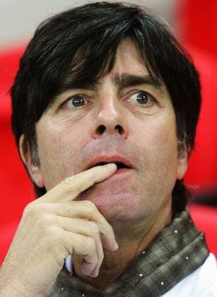 Bundestrainer Joachim Löw (Deutschland) gebannt Fußball Länderspiel Herren Freundschaftsspiel 2007, Test, Testspiel, Nationalteam, Porträt London Spannung, Fußball Länderspiel Herren Freundschaftsspiel 2007, Test, Testspiel, Nationalteam, Porträt London Spannung,
