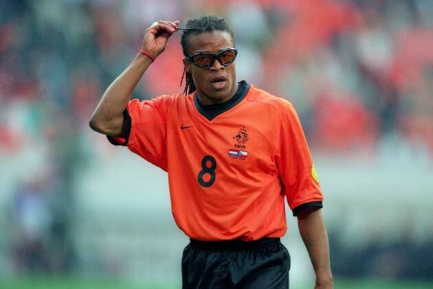 Edgar Davids (Niederlande) zwirbelt eine seiner dreadlocks Fußball Länderspiel Herren EM 2000, Nationalmannschaft, Nationaltrikot, Gruppe D, Vneg Einzelbild Amsterdam Fußball Länderspiel Herren EM 2000, Nationalmannschaft, Nationaltrikot, Gruppe D, Vneg Einzelbild Amsterdam