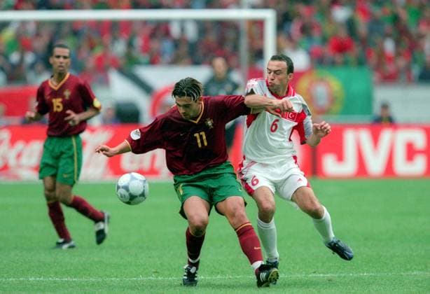 Sergio Conceicao (Portugal, li.) gegen Arif Erdem (Türkei) Fußball Länderspiel Herren EM 2000, Nationalmannschaft, Nationaltrikot Viertelfinale Türkei - Portugal 0:2, Vneg Gruppe Amsterdam Dynamik, Kampf, Fußball Länderspiel Herren EM 2000, Nationalmannschaft, Nationaltrikot Viertelfinale Türkei - Portugal 0:2, Vneg Gruppe Amsterdam Dynamik, Kampf,