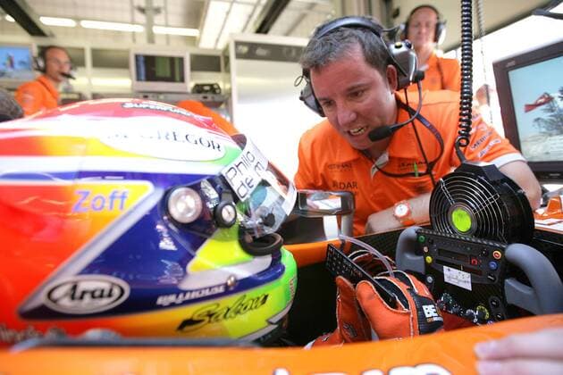 Renningenieur Jody Egginton (England, re.) im Gespräch mit Sakon Yamamoto (Japan beide Spyker) -  Motorsport Grand Prix Herren Großer Preis der Türkei 2007, Formel 1 Weltmeisterschaft, F1, F, GP, WM, Freies Training Gruppe Istanbul Motorsport Grand Prix Herren Großer Preis der Türkei 2007, Formel 1 Weltmeisterschaft, F1, F, GP, WM, Freies Training Gruppe Istanbul