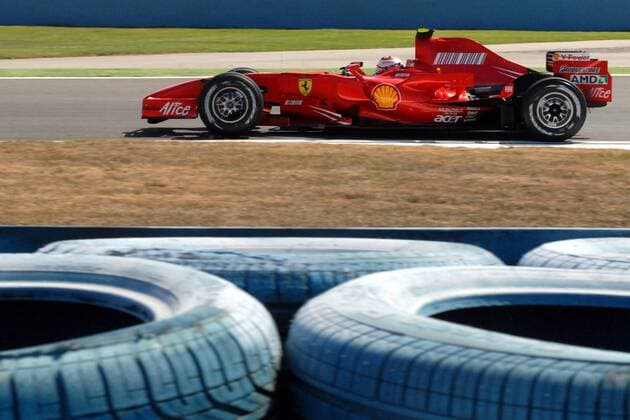 Kimi Räikkönen (Finnland Ferrari) in seinem Boliden Motorsport Grand Prix Herren Großer Preis der Türkei 2007, Formel 1 Weltmeisterschaft, F1, F, GP, WM, Freies Training Einzelbild Istanbul Motorsport Grand Prix Herren Großer Preis der Türkei 2007, Formel 1 Weltmeisterschaft, F1, F, GP, WM, Freies Training Einzelbild Istanbul