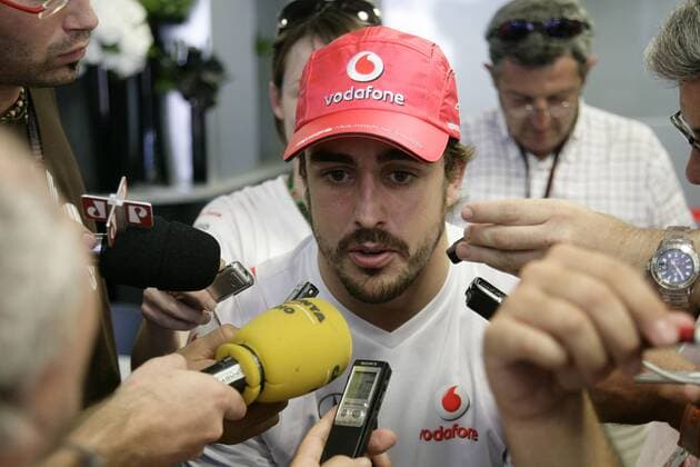 Fernando Alonso (Spanien McLaren Mercedes) - Interview Motorsport Grand Prix Herren Großer Preis der Türkei 2007, Formel 1 Weltmeisterschaft, F1, F, GP, WM Einzelbild Istanbul Motorsport Grand Prix Herren Großer Preis der Türkei 2007, Formel 1 Weltmeisterschaft, F1, F, GP, WM Einzelbild Istanbul