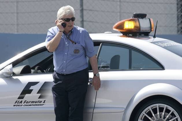 FIA Rennkommissar Herbie Blash (England) telefoniert nach der Inspektion des gelockerten Gullydeckels beim GP der Türkei 2007 Motorsport Grand Prix Herren Großer Preis der Türkei 2007, Formel 1 Weltmeisterschaft, F1, F, GP, WM, Freies Training, Logo Einzelbild Safetycar, Safety Car, Pacecar, Pace, Telefon Istanbul, Handy, Sicherheitsfahrzeug, Sicherheit Motorsport Grand Prix Herren Großer Preis der Türkei 2007, Formel 1 Weltmeisterschaft, F1, F, GP, WM, Freies Training, Logo Einzelbild Safetycar, Safety Car, Pacecar, Pace, Telefon Istanbul, Handy, Sicherheitsfahrzeug, Sicherheit
