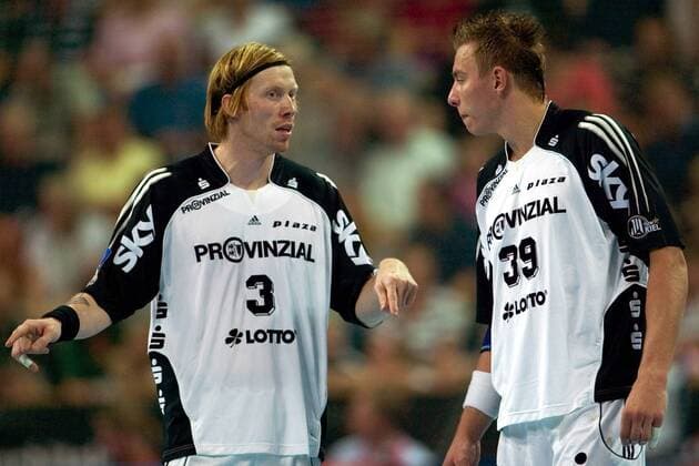 Börge Lund (li.) im Gespräch mit Filip Jicha (beide Kiel) Handball 1. BL Herren Saison 2007 2008, THW Kiel Gruppe Hamburg Handball 1. BL Herren Saison 2007 2008, THW Kiel Gruppe Hamburg
