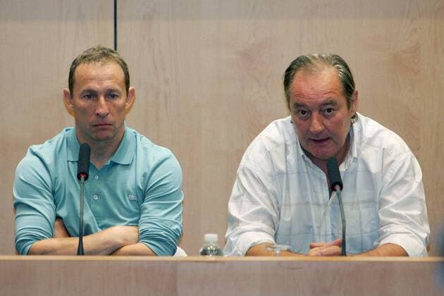 Präsident Gervais Martel (re.) stellt auf einer Pressekonferenz den neuen Trainer Jean Pierre Papin (beide Lens) vor - (pan21857) Fußball Herren Ligue 1 2007 2008, 1. Französische Liga, RC Lens, Pressekonferenz, Pressetermin Gruppe Racing Club de, RCL, Lens o0 Präsentation Fußball Herren Ligue 1 2007 2008, 1. Französische Liga, RC Lens, Pressekonferenz, Pressetermin Gruppe Racing Club de, RCL, Lens o0 Präsentation