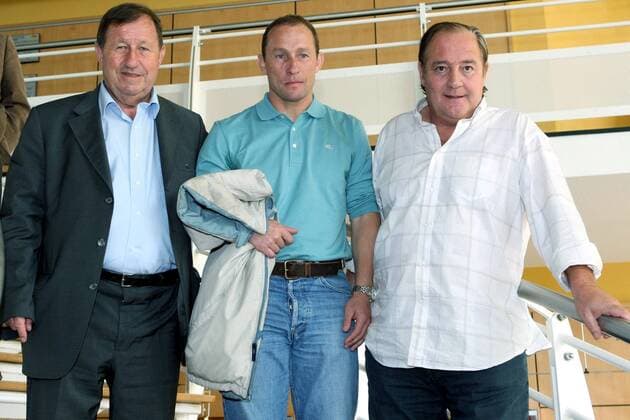 Trainerwechsel bei Lens, v.li.: Ex Trainer Guy Roux, Nachfolger Jean Pierre Papin und Präsident Gervais Martel - (pan21857) Fußball Herren Ligue 1 2007 2008, 1. Französische Liga, RC Lens, Präsentation, Pressetermin Gruppe Racing Club de, RCL, Lens Fußball Herren Ligue 1 2007 2008, 1. Französische Liga, RC Lens, Präsentation, Pressetermin Gruppe Racing Club de, RCL, Lens