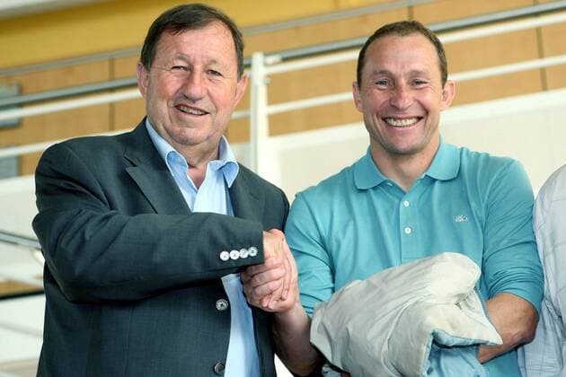 Trainerwechsel bei Lens.: Ex Trainer Guy Roux (li.) wünscht seinem Nachfolger Jean Pierre Papin viel Erfolg - (pan21857) Fußball Herren Ligue 1 2007 2008, 1. Französische Liga, RC Lens, Präsentation, Pressetermin Gruppe Racing Club de, RCL, Lens Fußball Herren Ligue 1 2007 2008, 1. Französische Liga, RC Lens, Präsentation, Pressetermin Gruppe Racing Club de, RCL, Lens