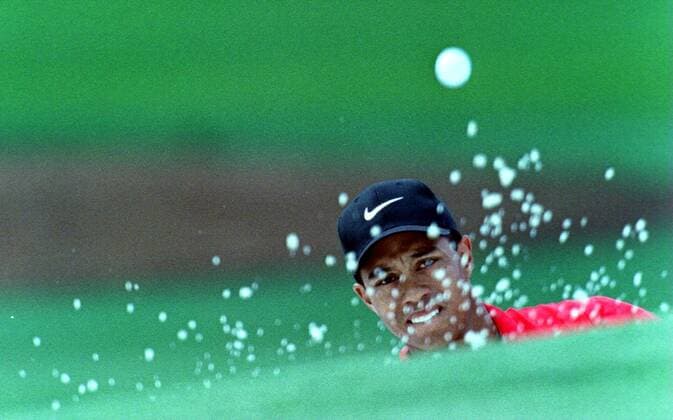 Eldrick Tiger Woods (USA) - Bunkerspiel -  (AUG97041306) Golf Herren Masters Tournament 1997, PGA Tour, Einzelbild Augusta Golf Herren Masters Tournament 1997, PGA Tour, Einzelbild Augusta