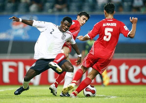 Nana Ofori Twumasi (England U17, li.) gegen Solaiman Solaiman (Mitte) und Abd Al Nasr Hasan (beide Syrien U17) Fußball WM Herren U17 WM 2007, U 17, Junioren, Länderspiel, Nationalteam, Nationaltrikot, Achtelfinale Gruppe Seogwipo, Jeju Dynamik, Kampf, Fußball WM Herren U17 WM 2007, U 17, Junioren, Länderspiel, Nationalteam, Nationaltrikot, Achtelfinale Gruppe Seogwipo, Jeju Dynamik, Kampf,