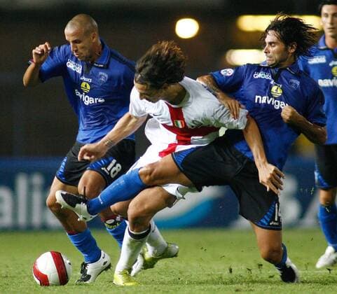 Zlatan Ibrahimovic (Inter Mailand, Mitte) gegen Christian Cesaretti (li.) und Daniele Adani (beide Empoli) - Fußball Herren Serie A 2007 2008, 1. Italienische Liga, FC Empoli - FC Internazionale Mailand 0:2, Inter Gruppe Florenz Dynamik, Kampf, Fußball Herren Serie A 2007 2008, 1. Italienische Liga, FC Empoli - FC Internazionale Mailand 0:2, Inter Gruppe Florenz Dynamik, Kampf,