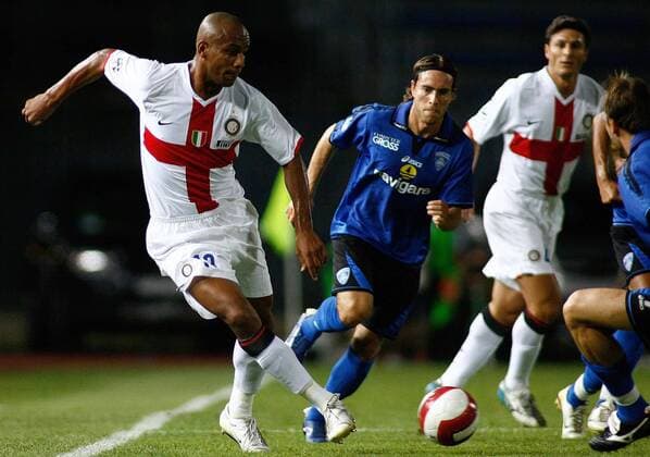 Maicon (Inter Mailand, li.) am Ball; dahinter: Davide Moro (Empoli) -  Fußball Herren Serie A 2007 2008, 1. Italienische Liga, FC Empoli - FC Internazionale Mailand 0:2, Inter Gruppe Florenz Dynamik, Fußball Herren Serie A 2007 2008, 1. Italienische Liga, FC Empoli - FC Internazionale Mailand 0:2, Inter Gruppe Florenz Dynamik,