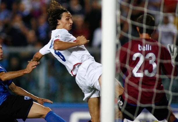Zlatan Ibrahimovic (Inter Mailand, Mitte) erzielt das 0:1 gegen Torwart Balli (Empoli) -  Fußball Herren Serie A 2007 2008, 1. Italienische Liga, FC Empoli - FC Internazionale Mailand 0:2, Inter Gruppe Florenz Dynamik, Fußball Herren Serie A 2007 2008, 1. Italienische Liga, FC Empoli - FC Internazionale Mailand 0:2, Inter Gruppe Florenz Dynamik,